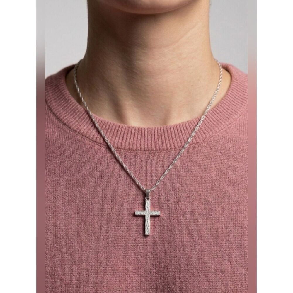 Cross pendant Silver twist chain